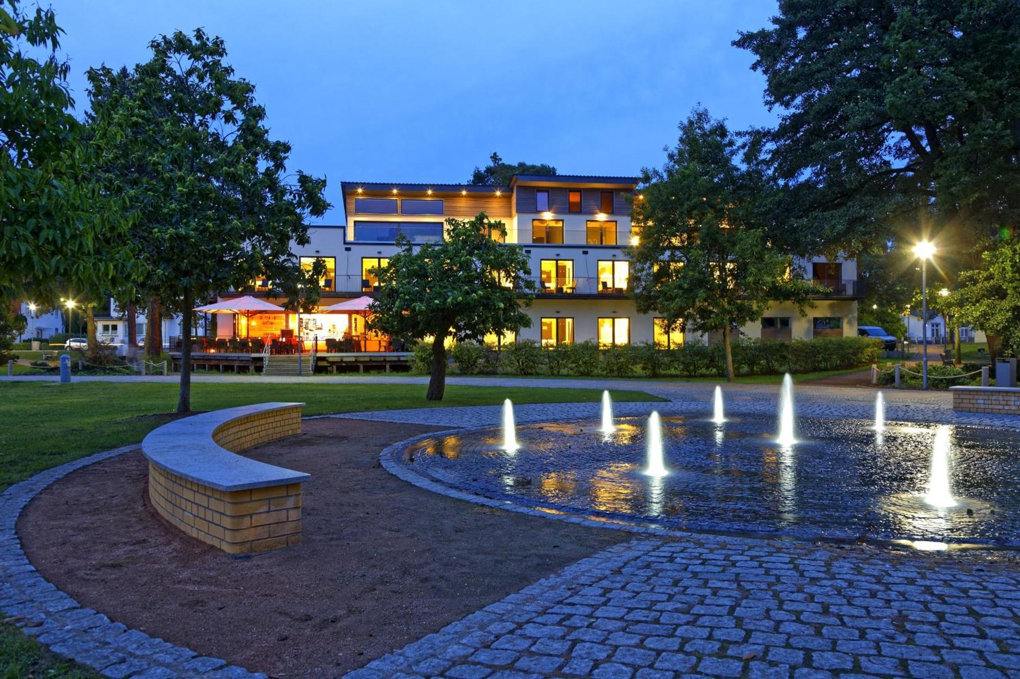 Hotel Am Kurpark Зиновиц Екстериор снимка
