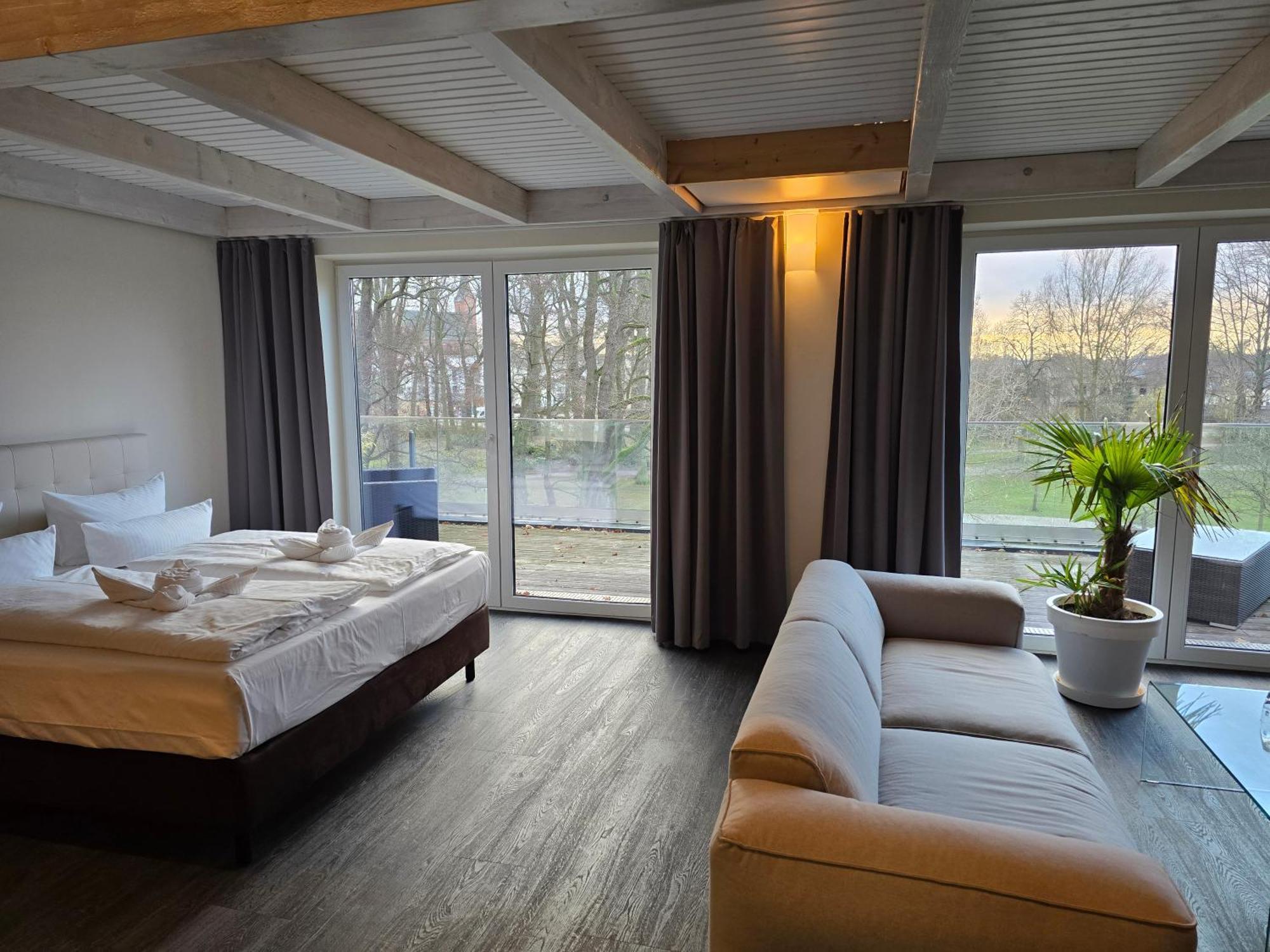 Hotel Am Kurpark Зиновиц Екстериор снимка