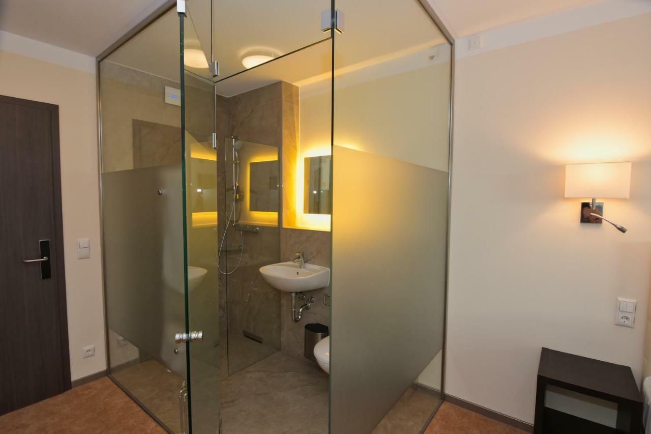 Hotel Am Kurpark Зиновиц Екстериор снимка